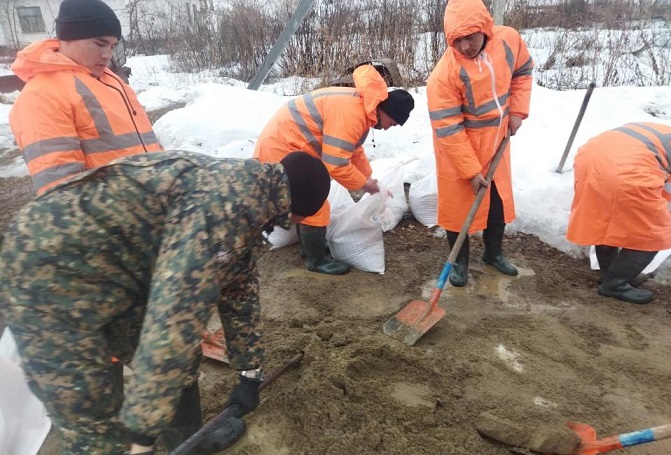 Более 650 человек участвуют в противопаводковых работах в Казахстане