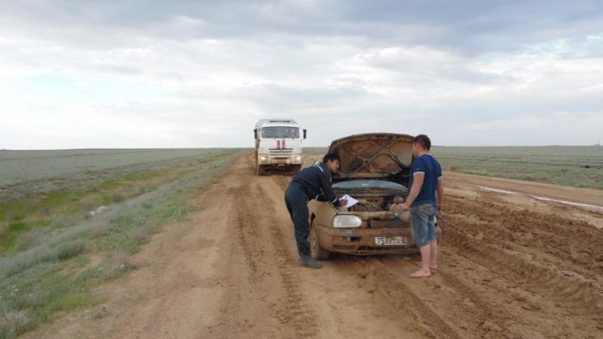 Каирбек Ускенбаев взял ситуацию на автодороге «Кызылорда-Жезказган» на свой контроль