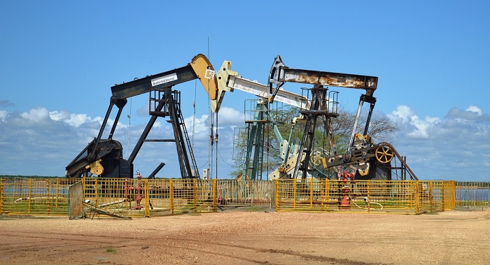 Минэнерго: Казахстан пока не будет пересматривать план по добыче нефти