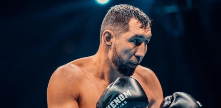 Казахстанского боксера ввели в искусственную кому после жесткого нокаута