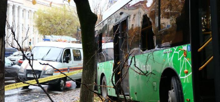 Один человек погиб, 17 - попали в больницу из-за столкновения двух автобусов в Алматы