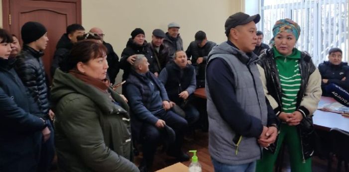 Водители автобусов устроили забастовку из-за невыплаченной зарплаты