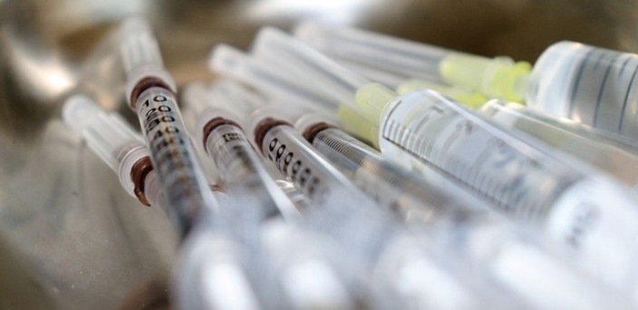 В Актобе медсестра по ошибке ввела школьникам не ту вакцину