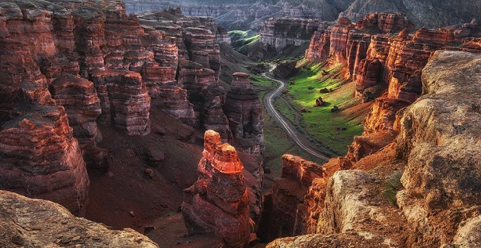 Все больше туристов привлекает Чарынский каньон