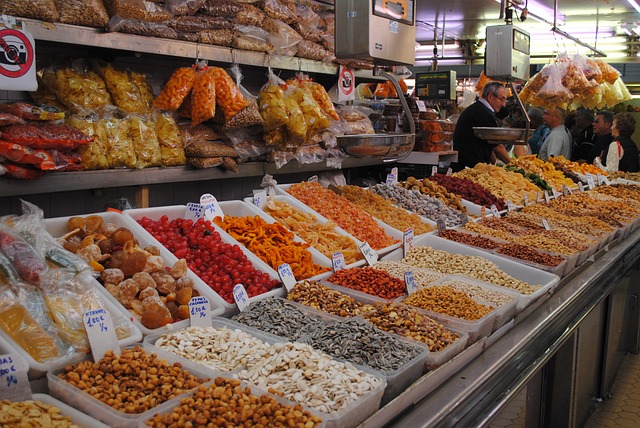 Все рынки и почти все супермаркеты в Алматы работают
