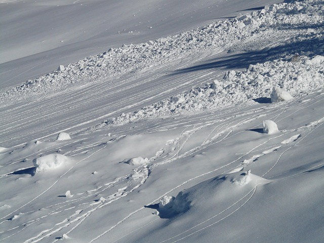 В Алматы на Шымбулаке лыжника накрыла лавина