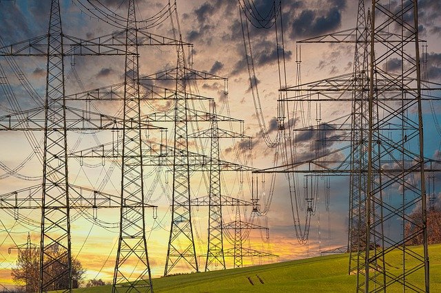 Тарифы на электроэнергию для физических лиц могут повыситься, а для бизнеса понизиться