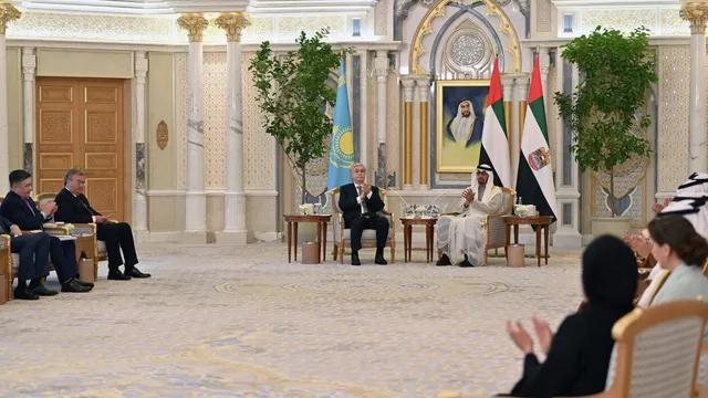 Токаев пригласил главу ОАЭ в Казахстан