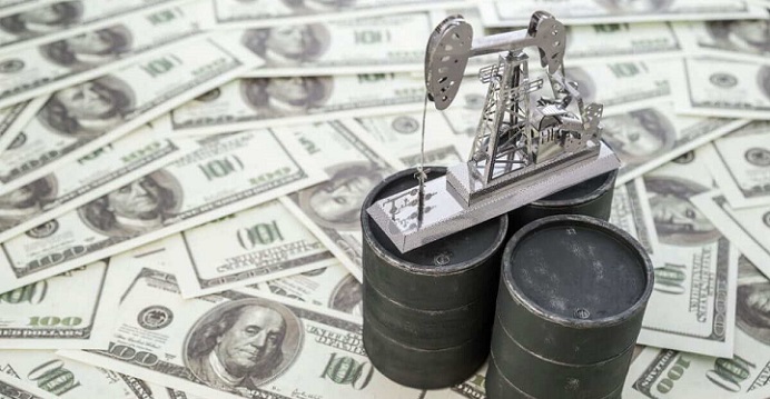 Нефтегазовые доходы России сократились вдвое