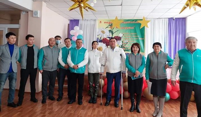 Ұстаздармен кездесті