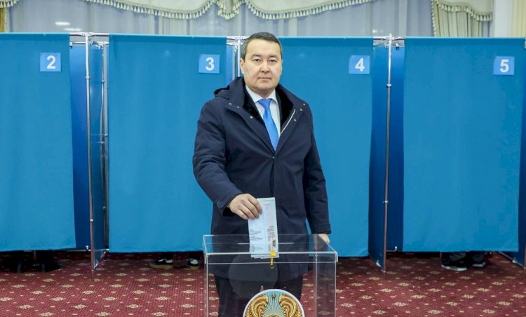 Алихан Смаилов проголосовал на выборах