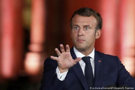 Макрон отправился лично успокаивать французов