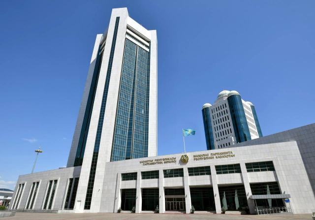 Ерулан Жамаубаев представил законопроект об уплате налогов и пошлин