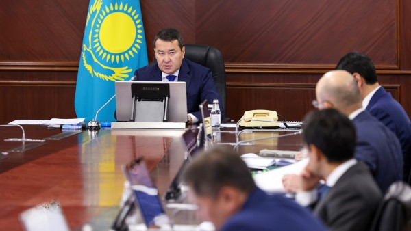 Рассмотрены вопросы внедрения новых форм управления МЖД