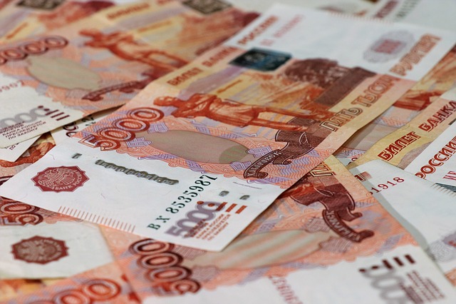 Объем покупки российских рублей в Казахстане за месяц сократился почти в пять раз